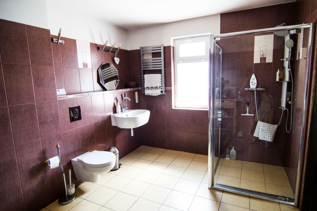 Willa Szymbark - Basen, Sauna, Balia, Jacuzzi, Dom Caloroczny W Szymbarku Экстерьер фото